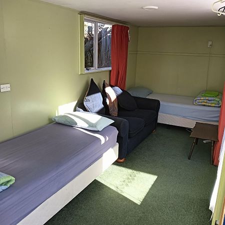 Annies Nirvana Lodge Backpackers Такака Екстер'єр фото