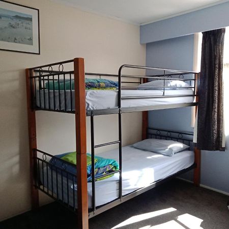 Annies Nirvana Lodge Backpackers Такака Екстер'єр фото