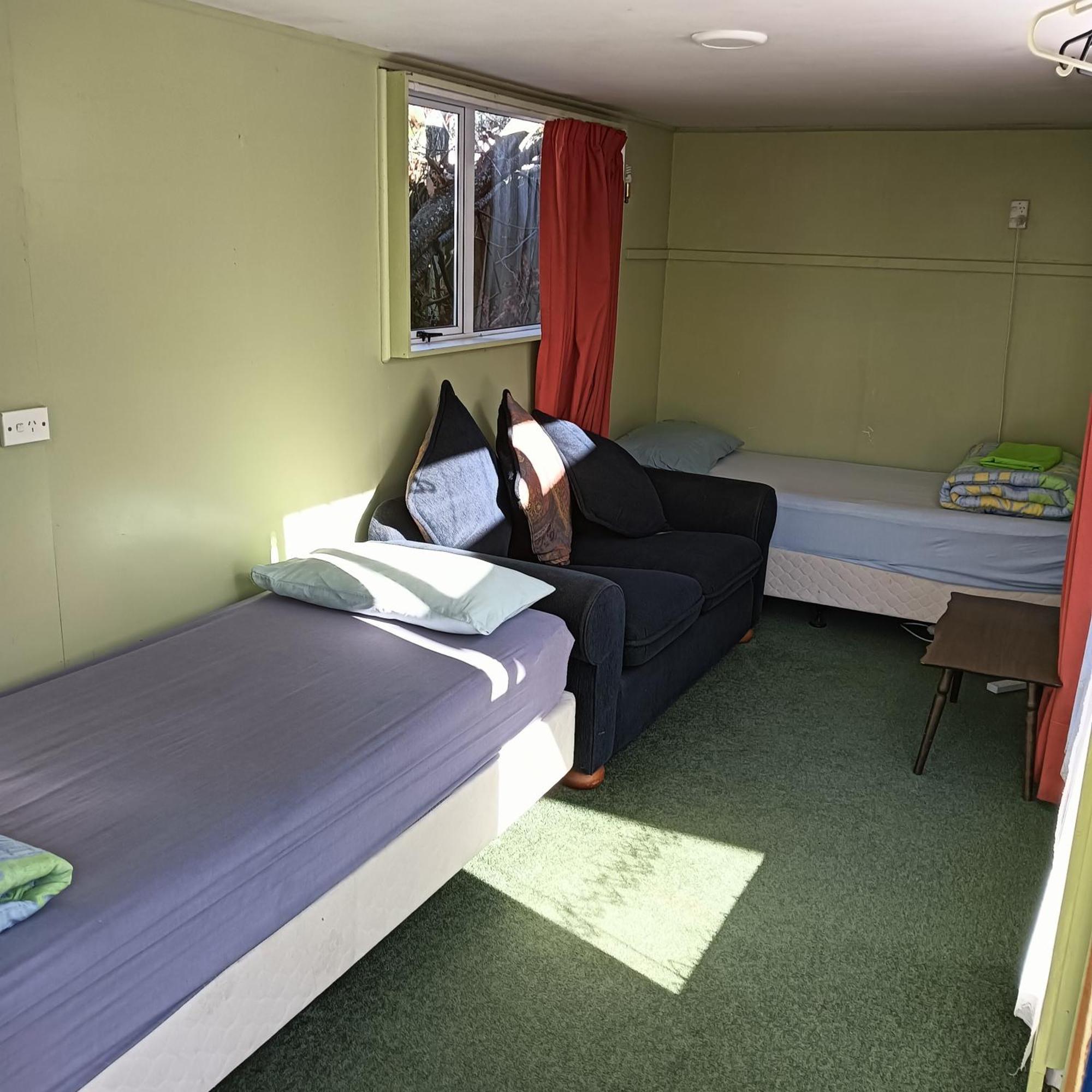 Annies Nirvana Lodge Backpackers Такака Екстер'єр фото