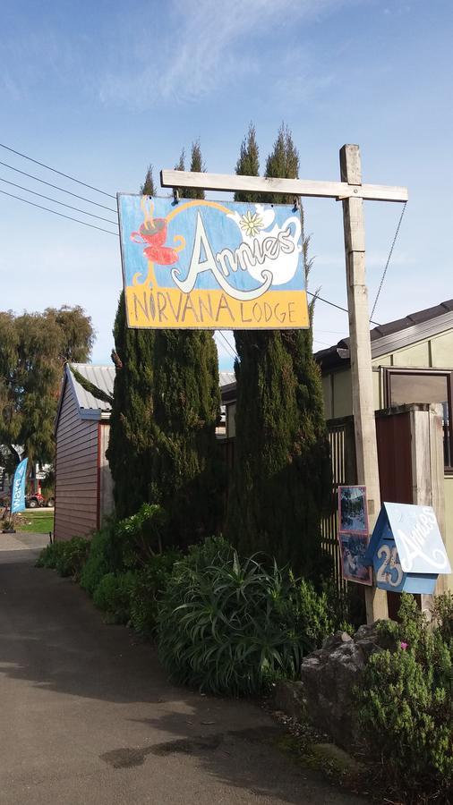 Annies Nirvana Lodge Backpackers Такака Екстер'єр фото