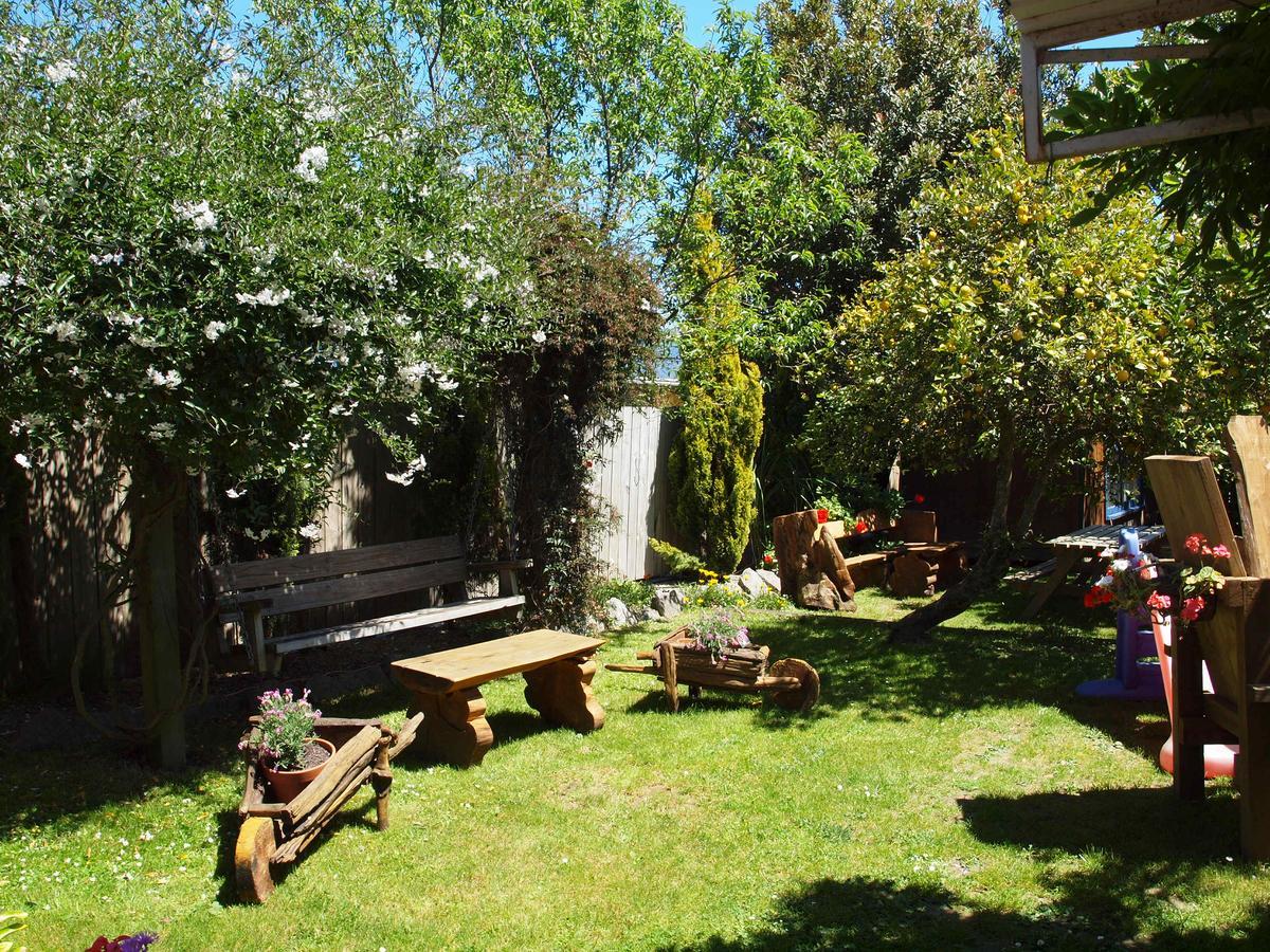 Annies Nirvana Lodge Backpackers Такака Екстер'єр фото