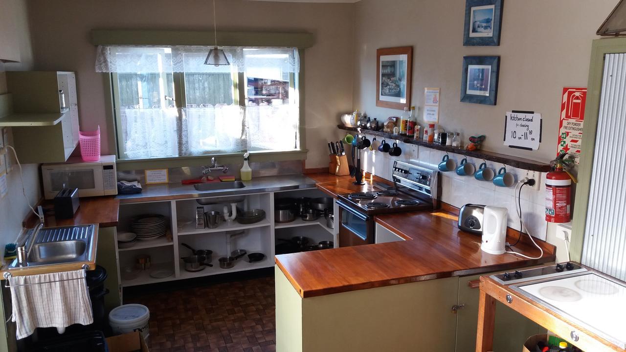 Annies Nirvana Lodge Backpackers Такака Екстер'єр фото