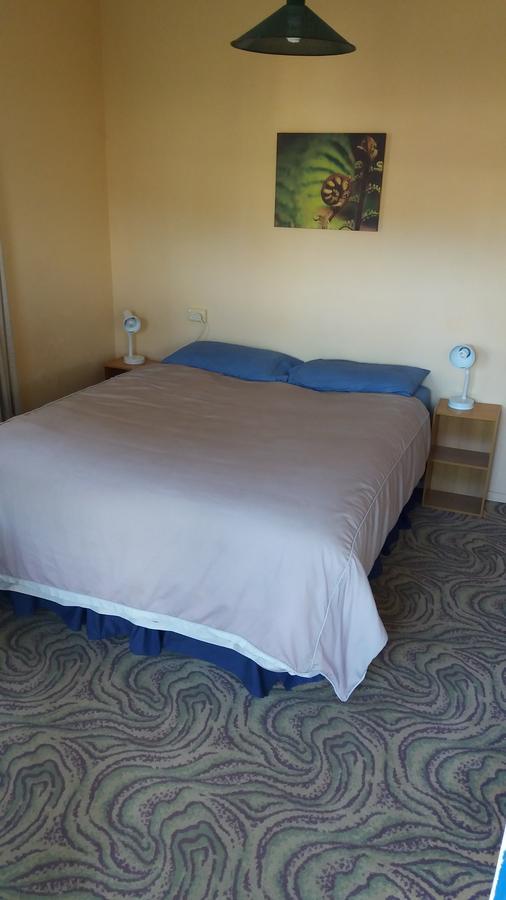Annies Nirvana Lodge Backpackers Такака Екстер'єр фото