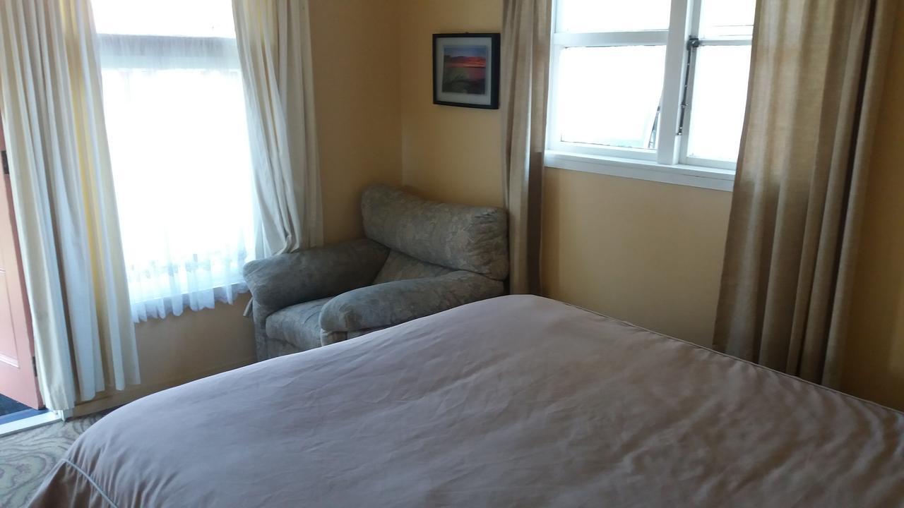 Annies Nirvana Lodge Backpackers Такака Екстер'єр фото