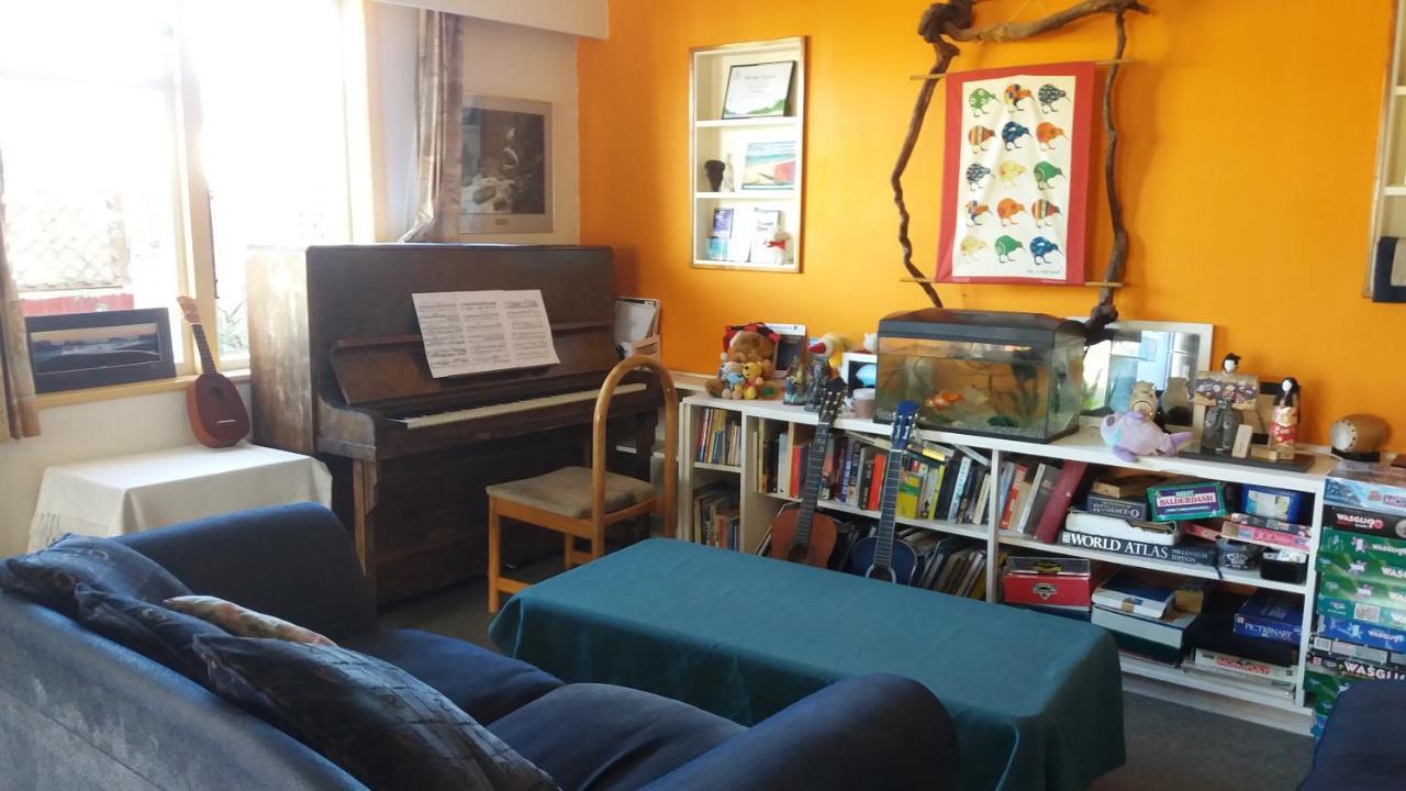 Annies Nirvana Lodge Backpackers Такака Екстер'єр фото