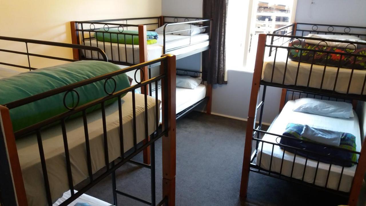 Annies Nirvana Lodge Backpackers Такака Екстер'єр фото